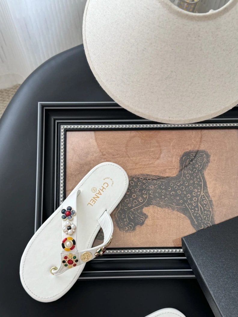 Durable Chxnxl Slippers 116980