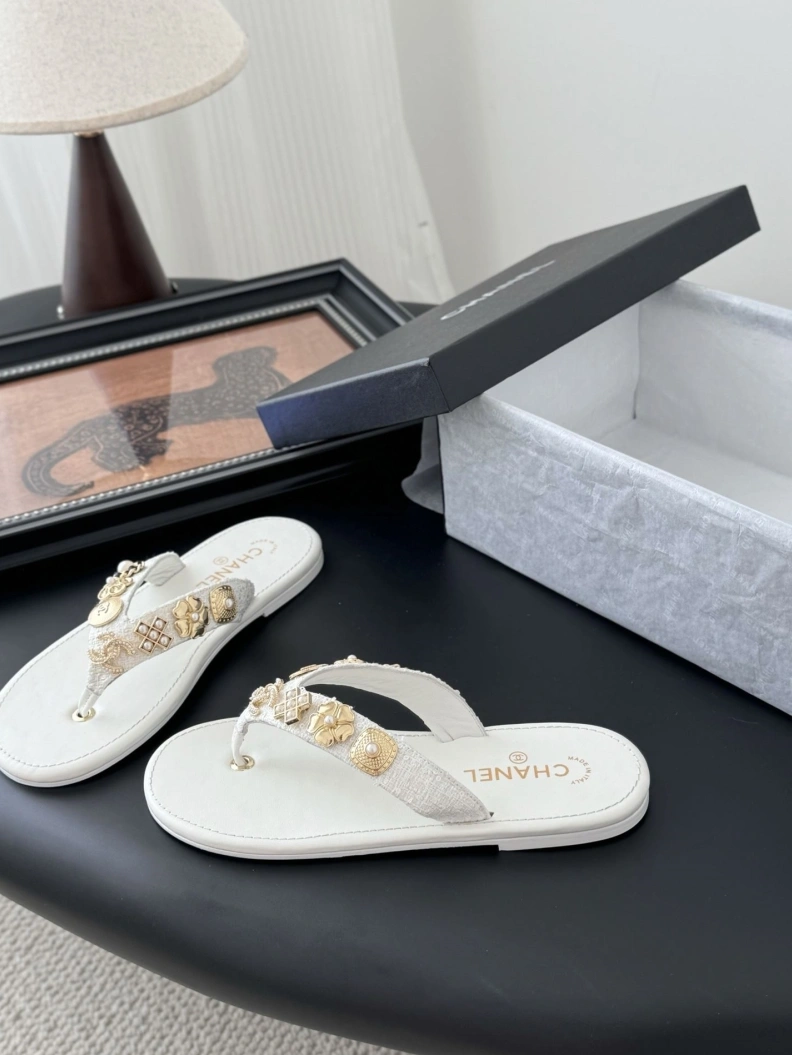 Bold Chxnxl Slippers 116969