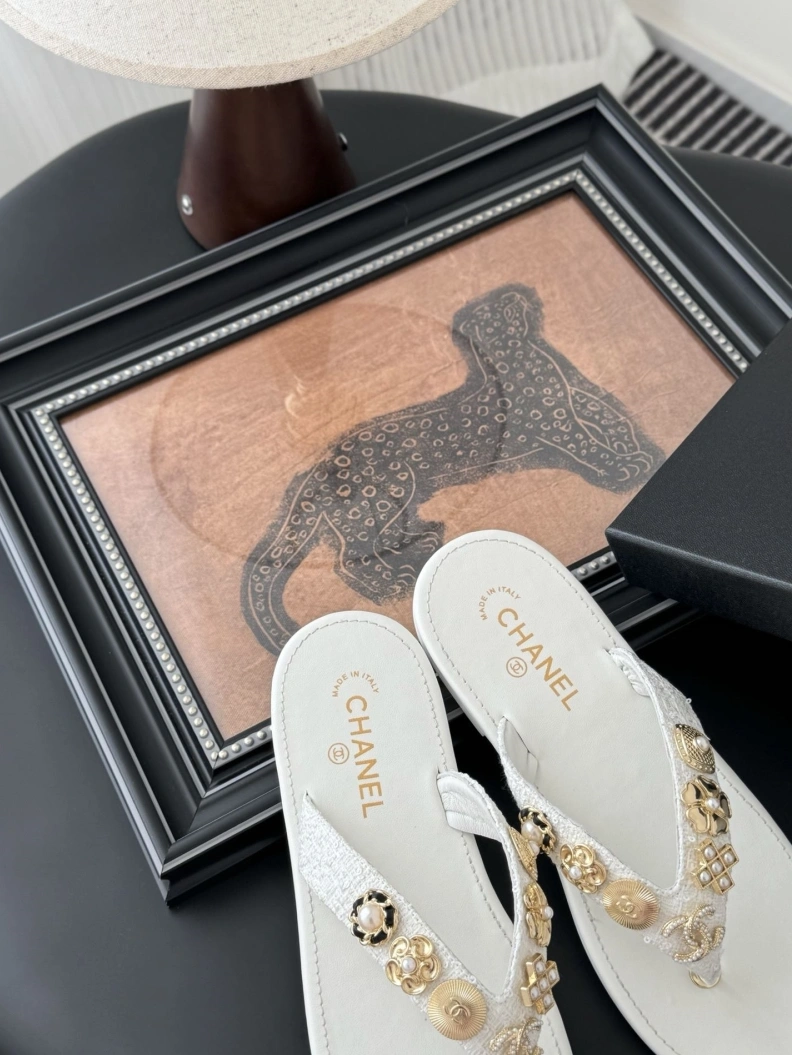 Bold Chxnxl Slippers 116969