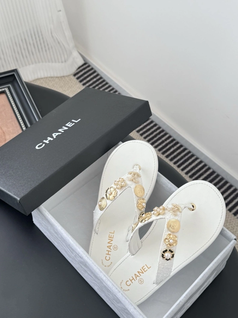 Bold Chxnxl Slippers 116969
