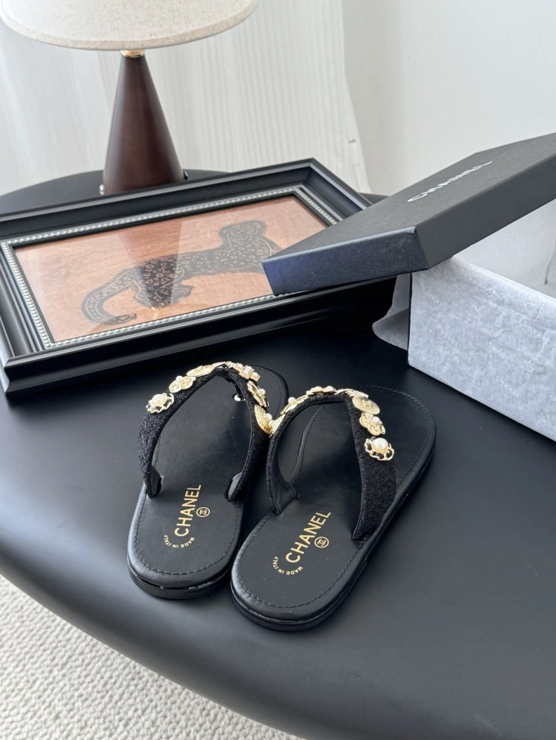 Classic Chxnxl Slippers 116968
