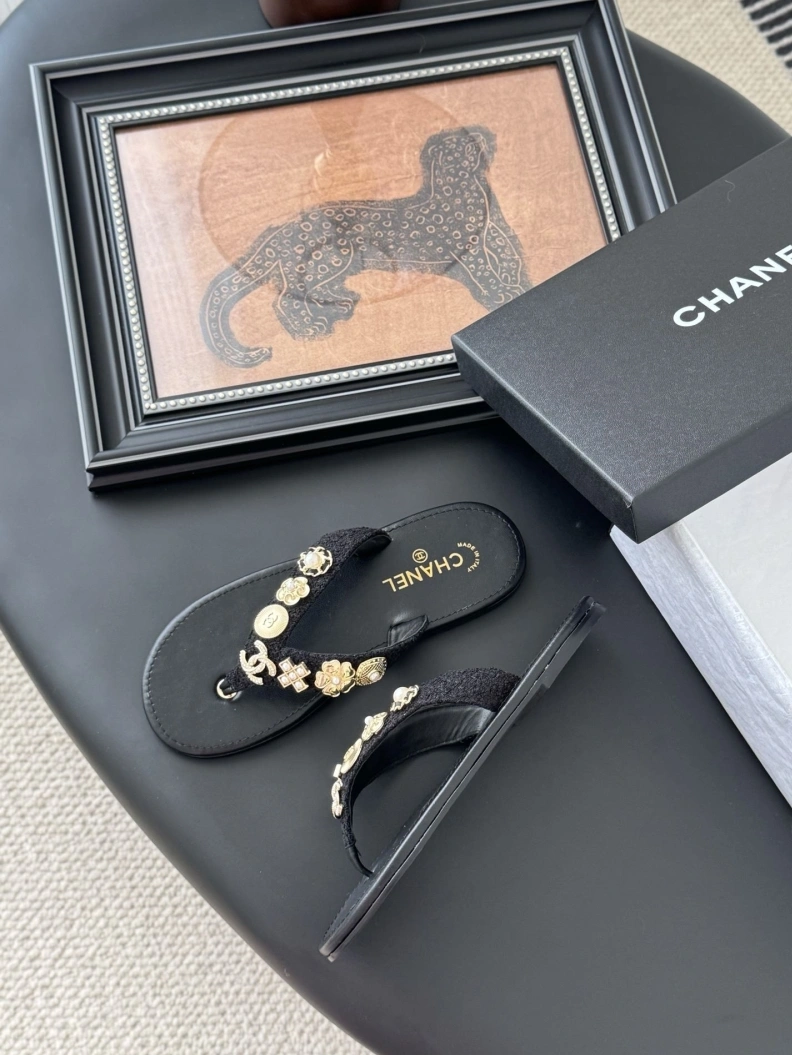 Classic Chxnxl Slippers 116968