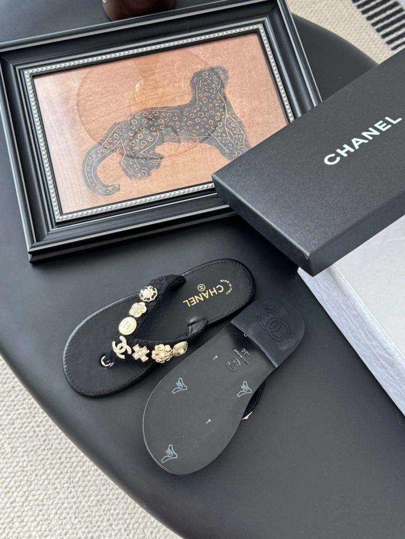 Classic Chxnxl Slippers 116968