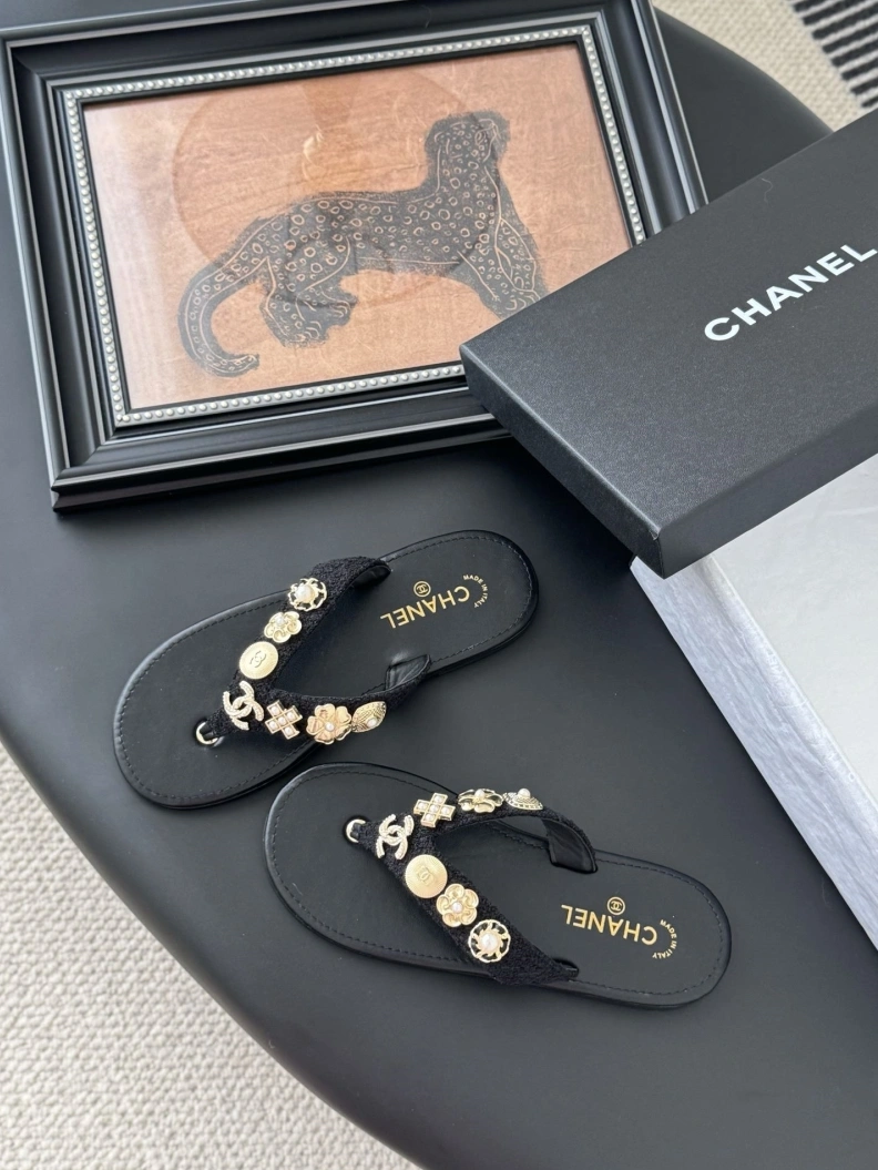 Classic Chxnxl Slippers 116968