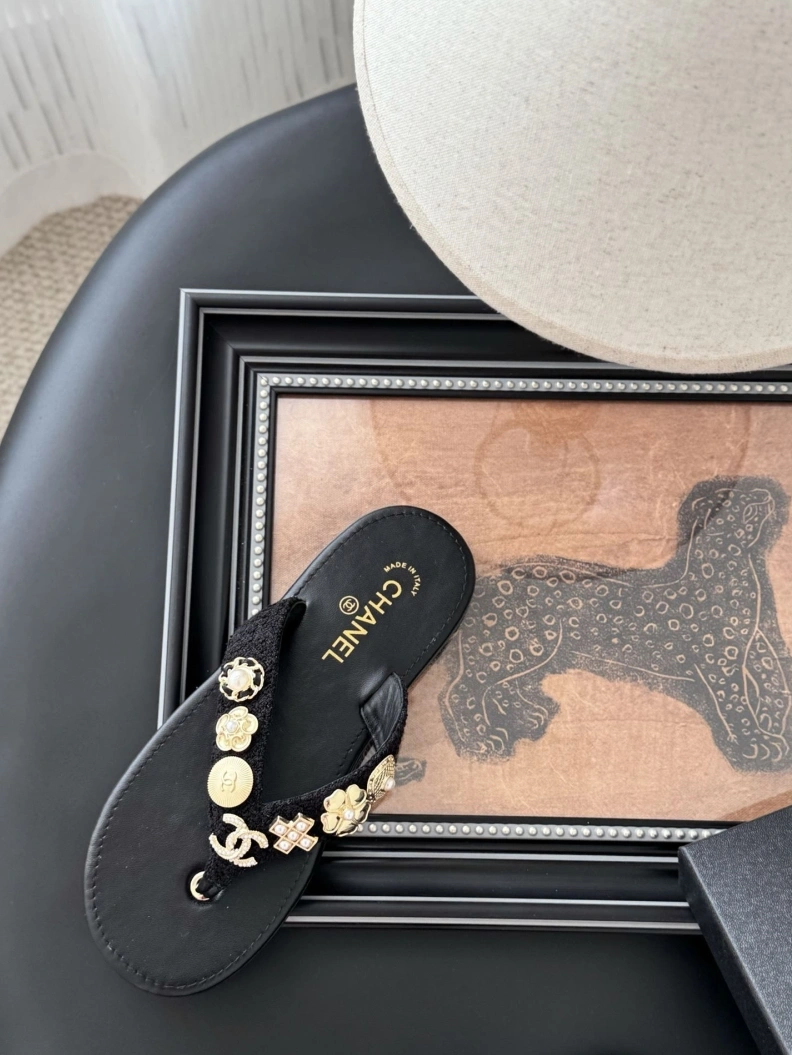 Classic Chxnxl Slippers 116968