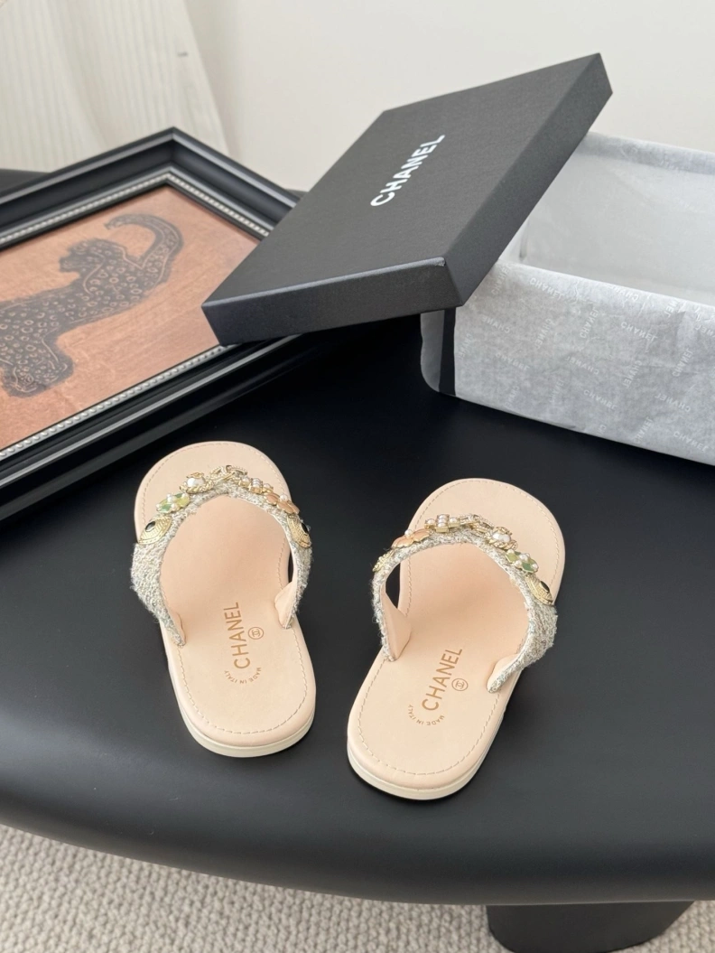 Stylish Chxnxl Slippers 116961