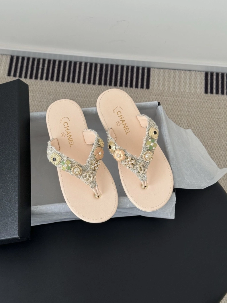 Stylish Chxnxl Slippers 116961