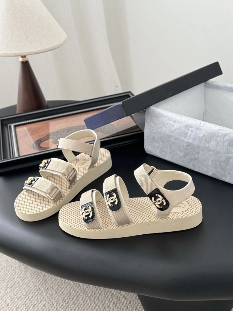 EyeCatching Chxnxl Sandals 117220