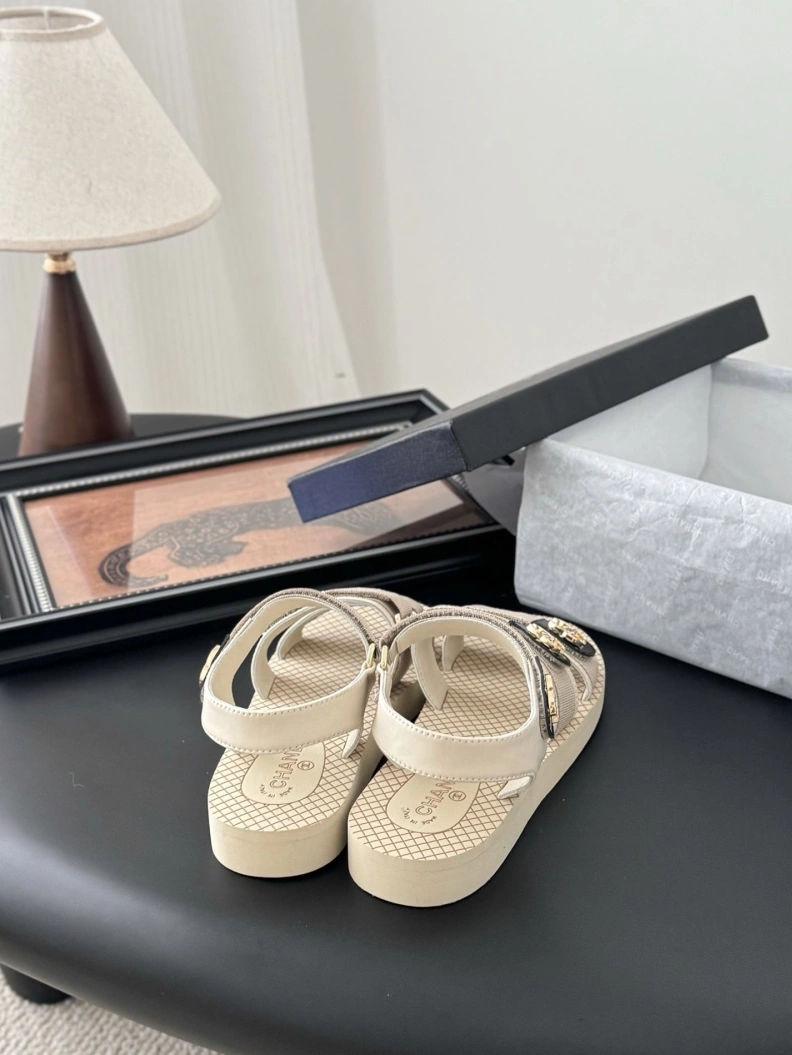 EyeCatching Chxnxl Sandals 117220