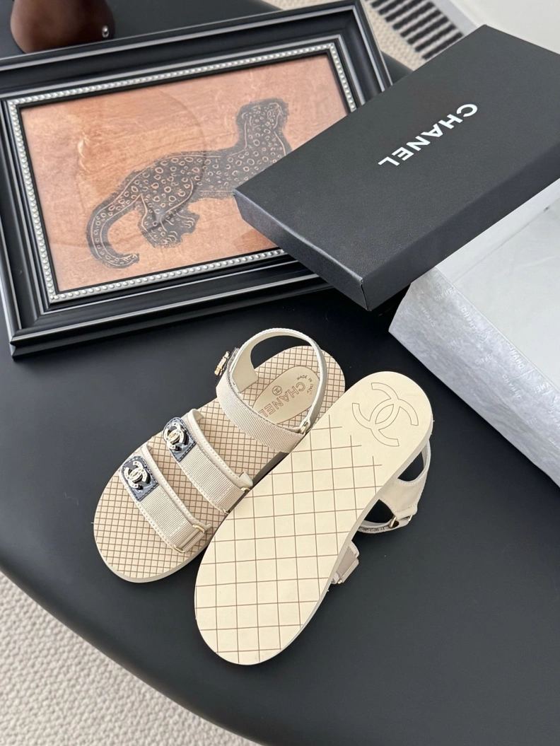 EyeCatching Chxnxl Sandals 117220