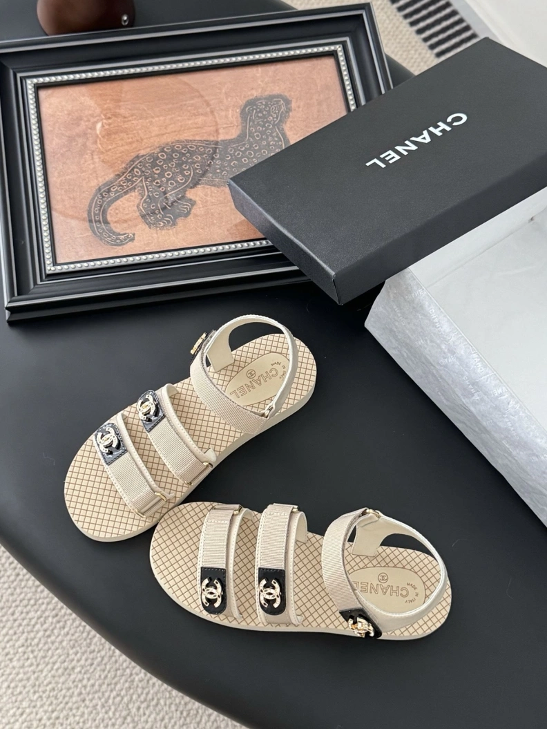 EyeCatching Chxnxl Sandals 117220