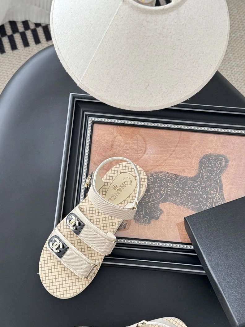 EyeCatching Chxnxl Sandals 117220