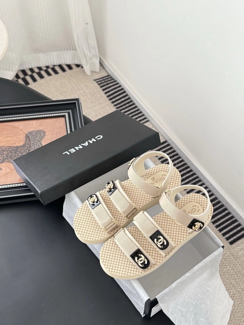 EyeCatching Chxnxl Sandals 117220