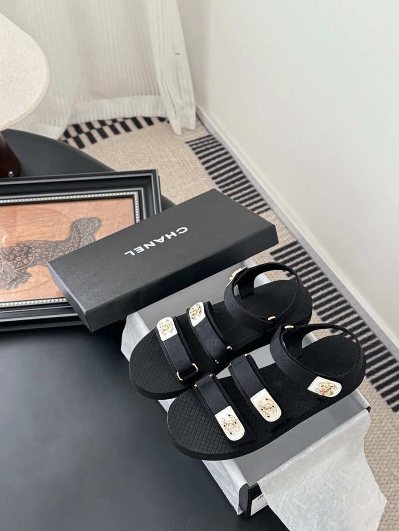 Efficient Chxnxl Sandals 117218
