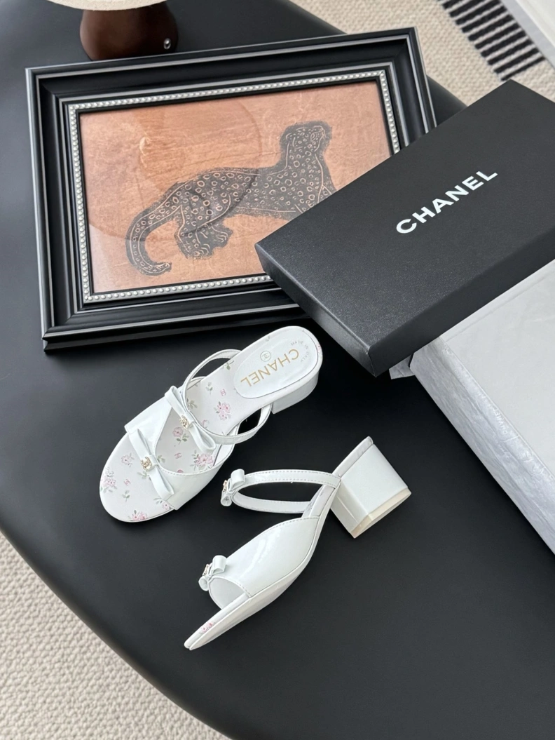 Efficient Chxnxl Sandals 117215
