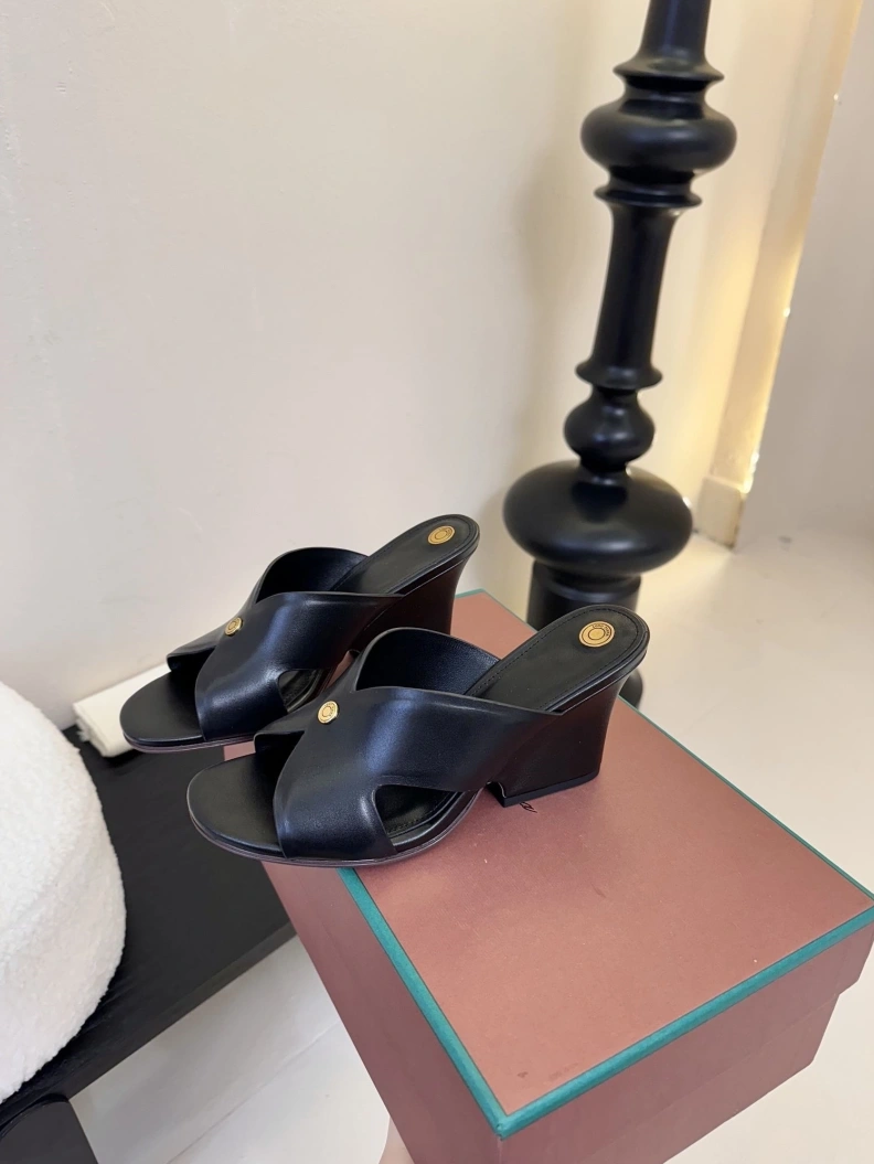 Durable Othxr Slippers 208152