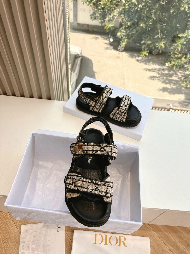Sleek Chxnxl Sandals 117187