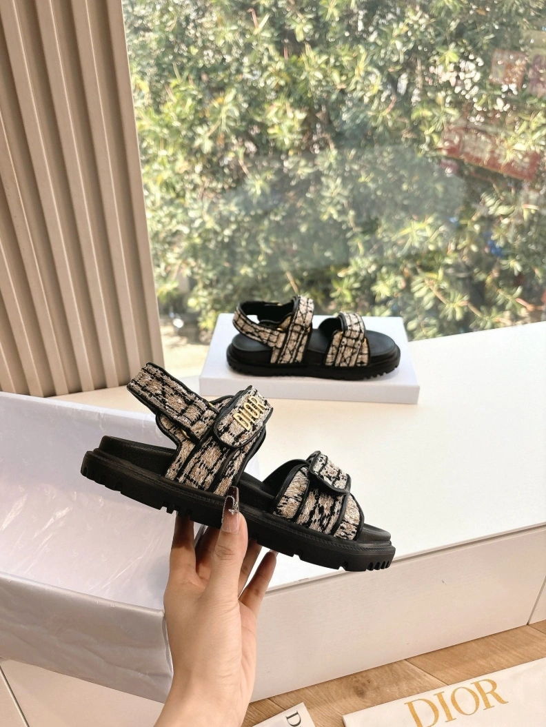 Sleek Chxnxl Sandals 117187