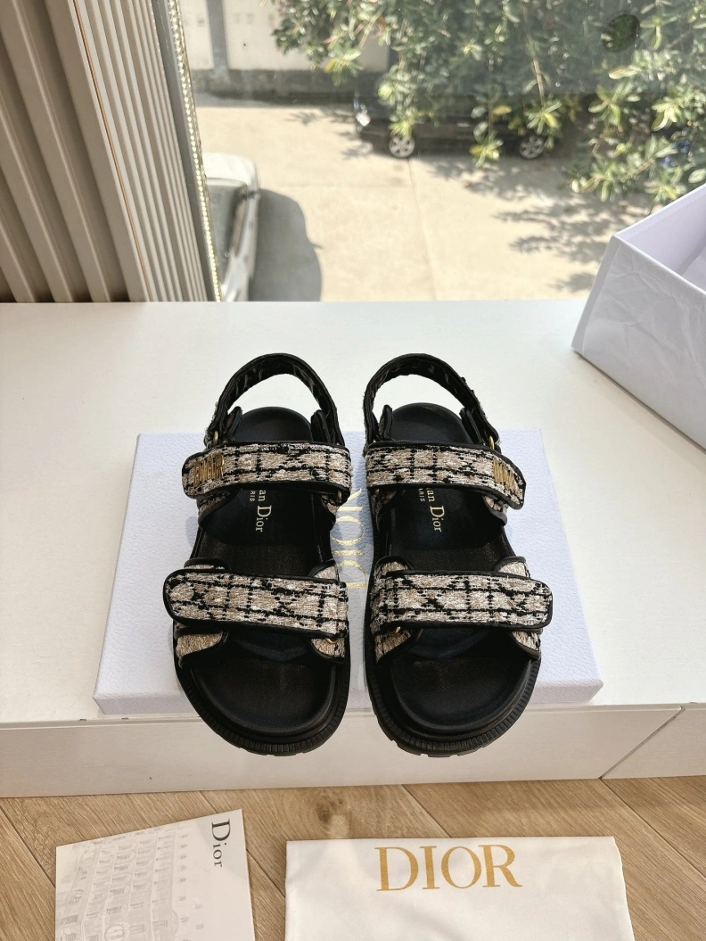 Sleek Chxnxl Sandals 117187