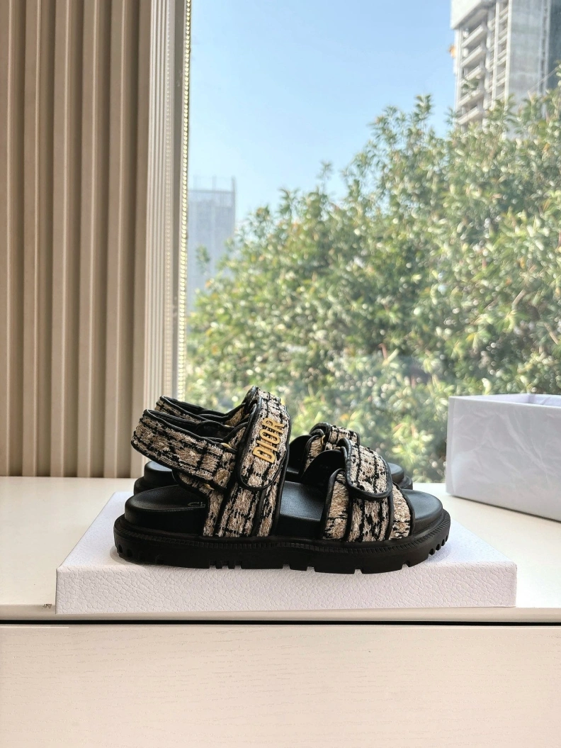 Sleek Chxnxl Sandals 117187