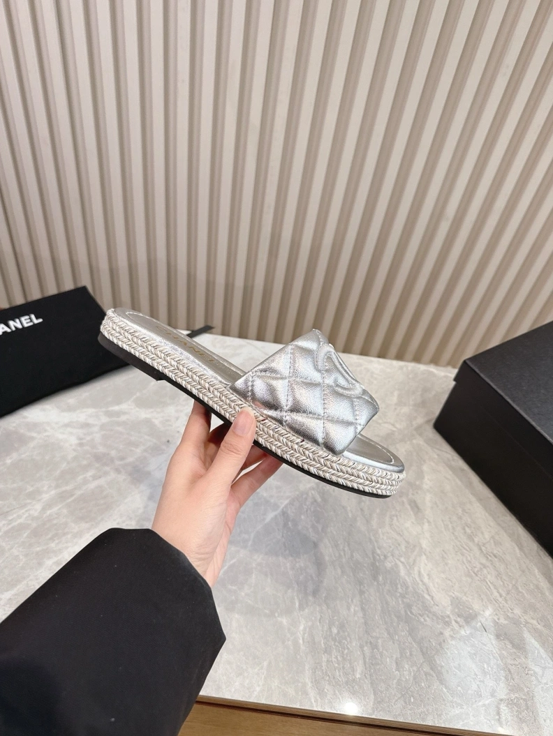 ModernLook Chxnxl Slippers 116975