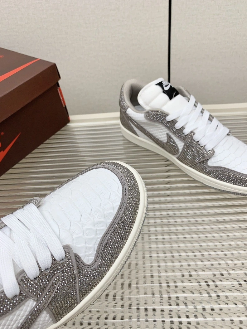 Modern Nxkx Sneakers 198582
