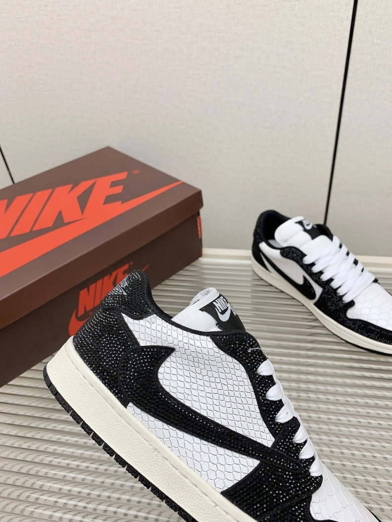 Sleek Nxkx Sneakers 198574