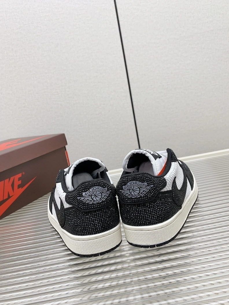 Sleek Nxkx Sneakers 198574