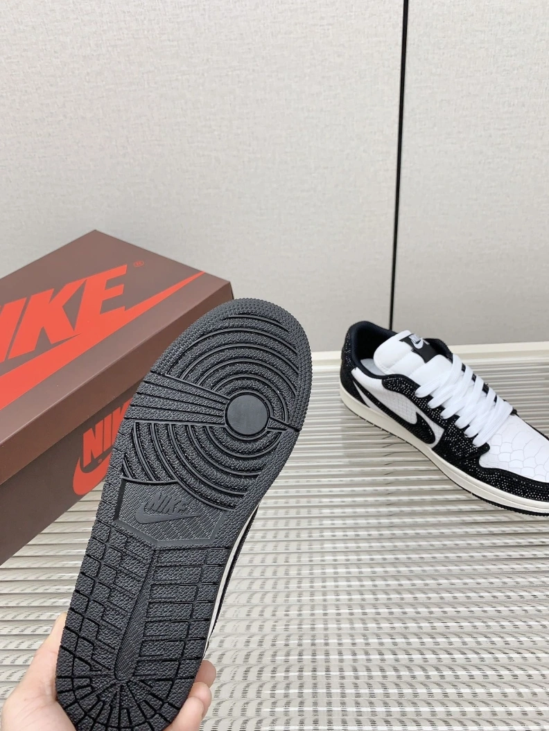 Sleek Nxkx Sneakers 198574