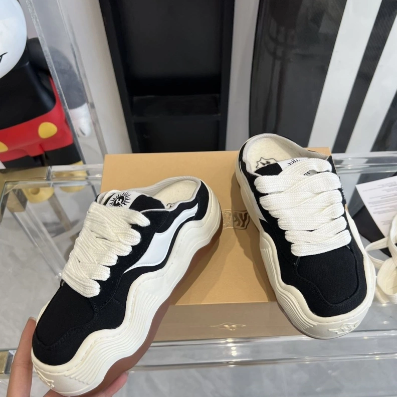 Trendsetting Othxr Sneakers 209466