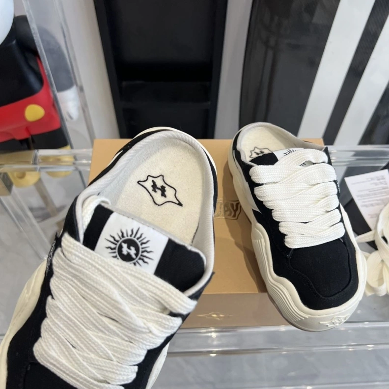 Trendsetting Othxr Sneakers 209466