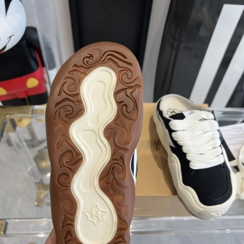 Trendsetting Othxr Sneakers 209466