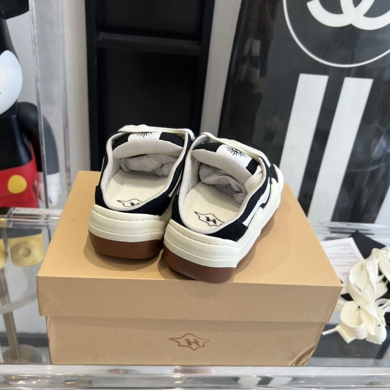 Trendsetting Othxr Sneakers 209466