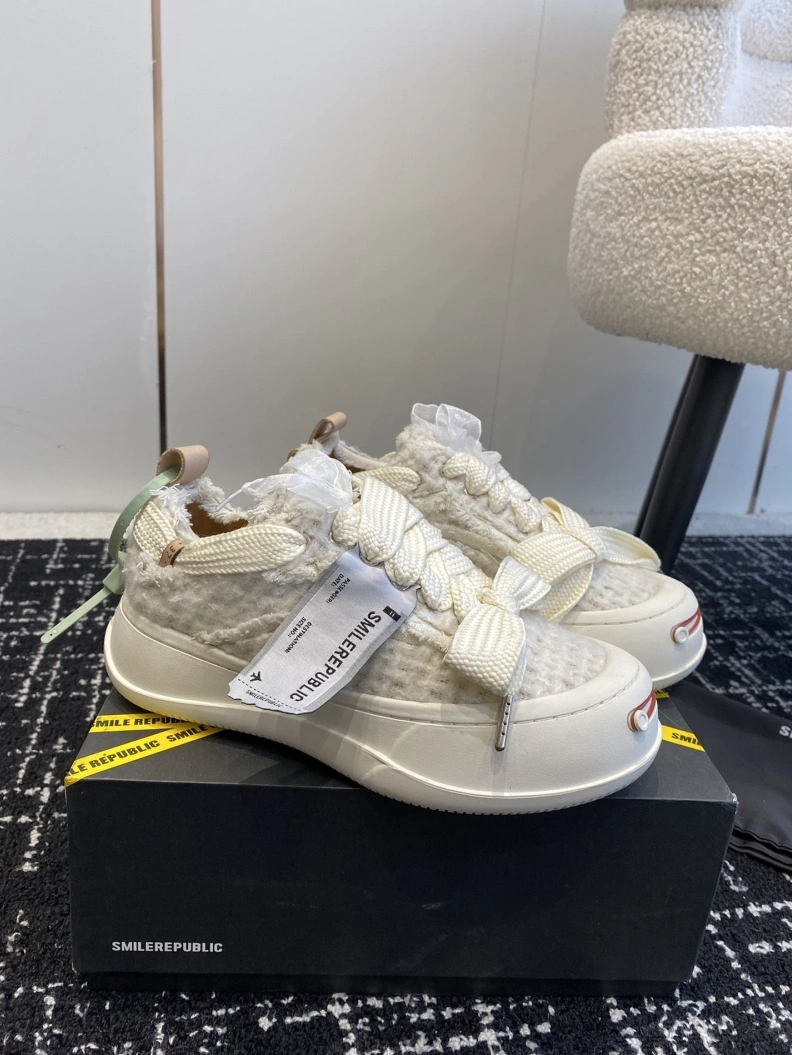 Versatile Othxr Sneakers 209399