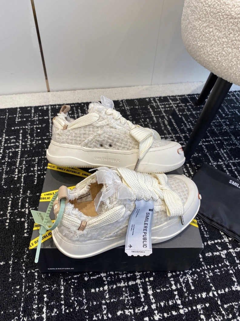 Versatile Othxr Sneakers 209399