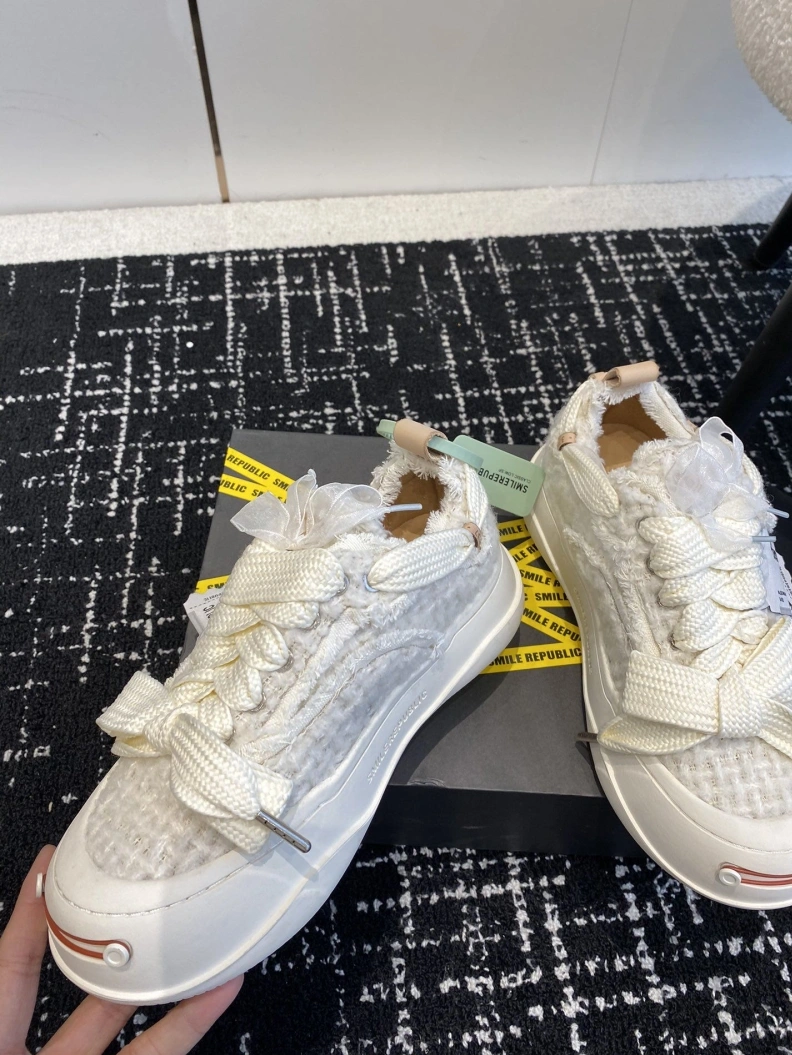 Versatile Othxr Sneakers 209399
