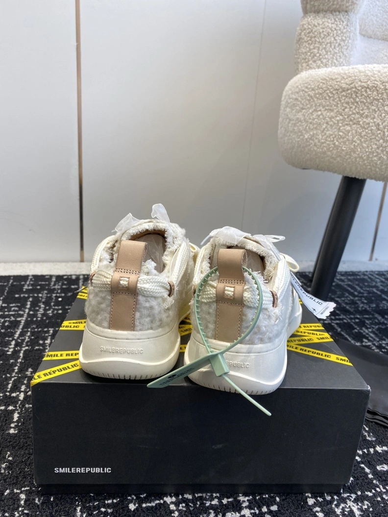 Versatile Othxr Sneakers 209399
