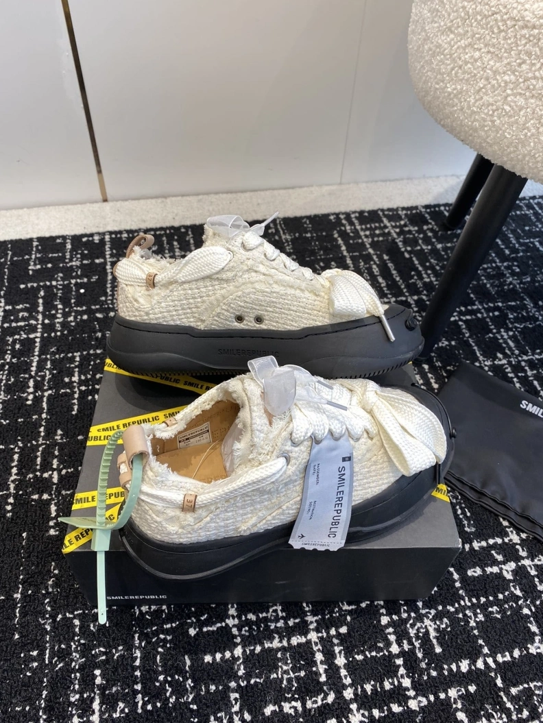Versatile Othxr Sneakers 209401