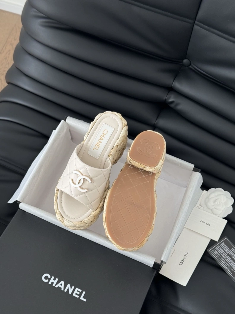 Efficient Chxnxl Slippers 117806
