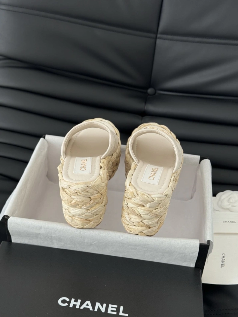 Efficient Chxnxl Slippers 117806