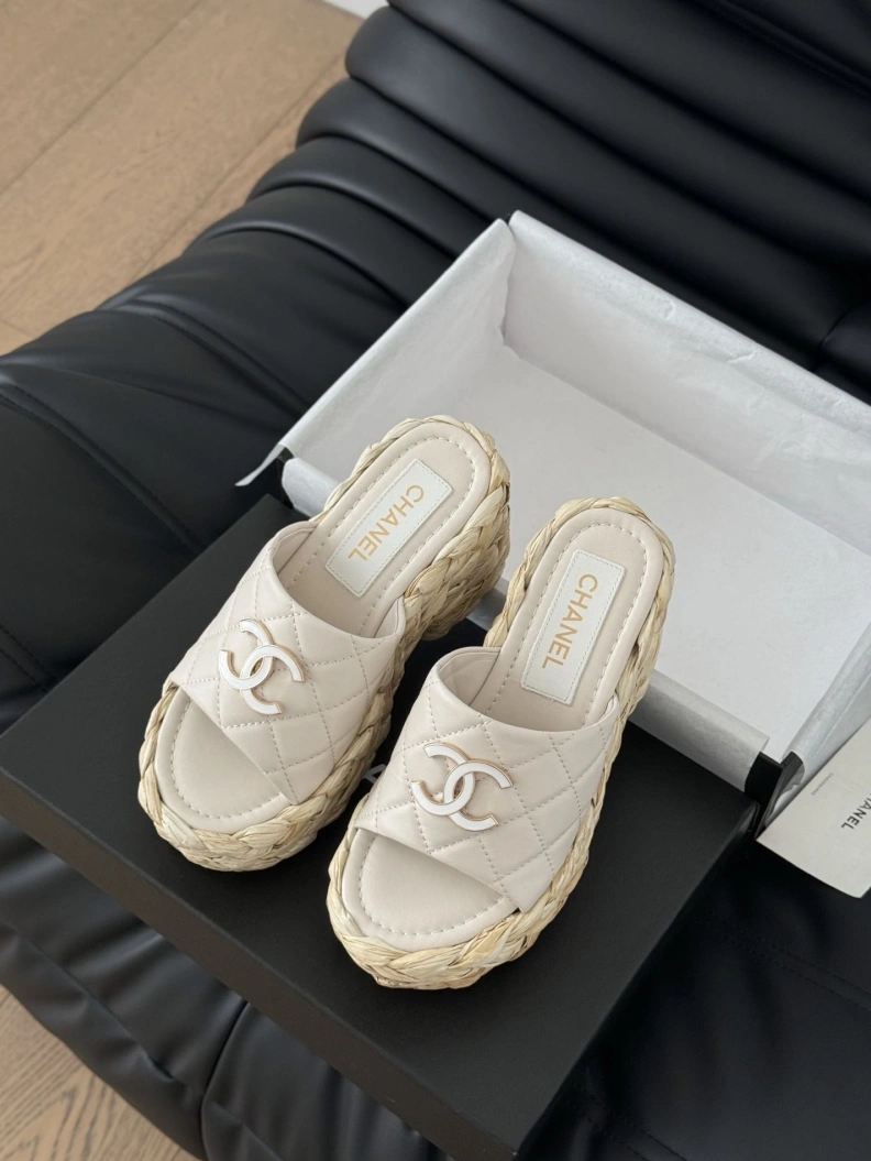 Efficient Chxnxl Slippers 117806