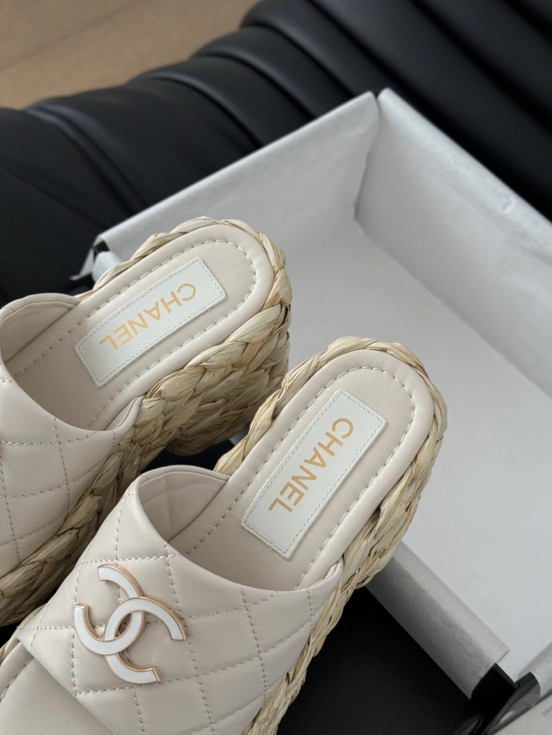Efficient Chxnxl Slippers 117806