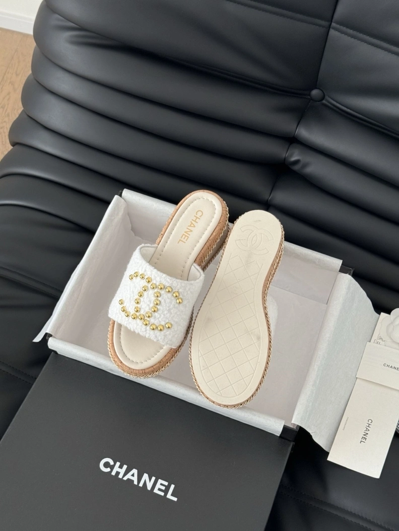 Classic Chxnxl Slippers 117808