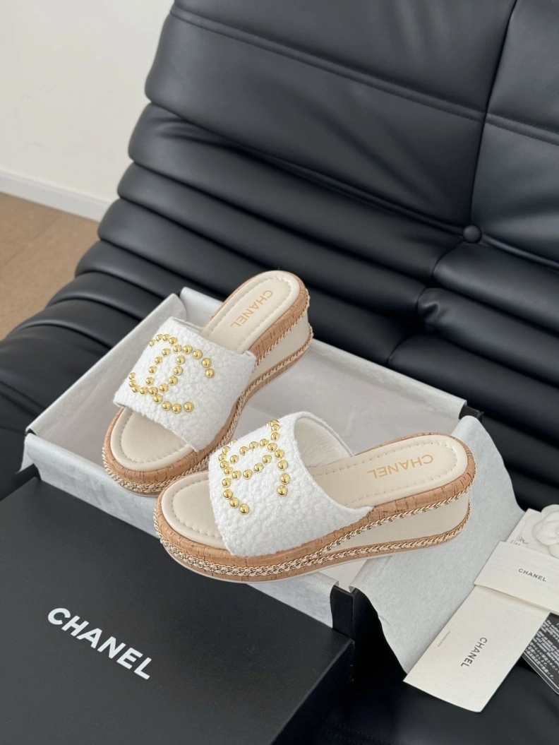 Classic Chxnxl Slippers 117808