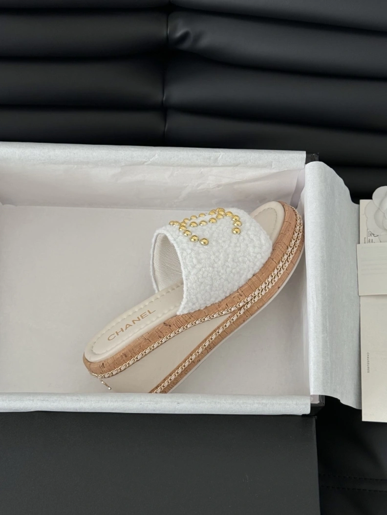 Classic Chxnxl Slippers 117808