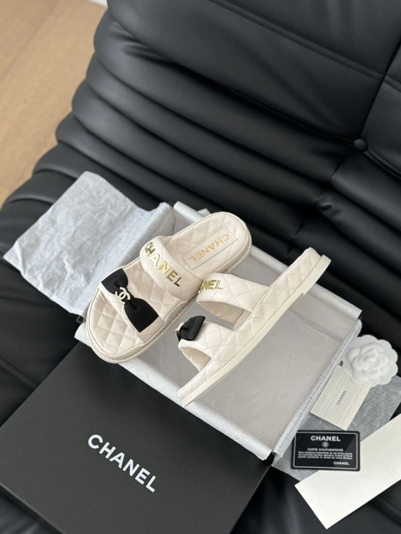 Practical Chxnxl Slippers 117811