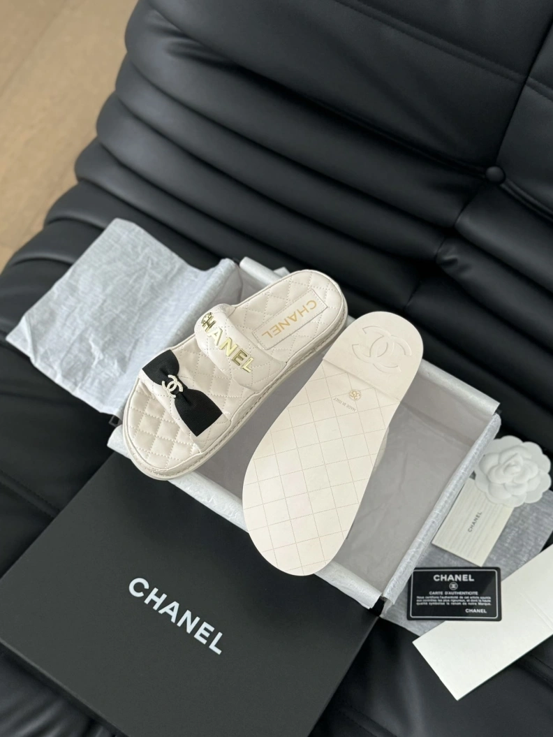 Practical Chxnxl Slippers 117811