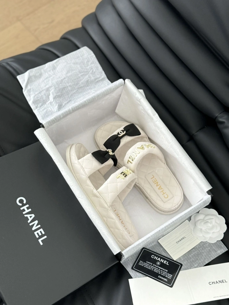 Practical Chxnxl Slippers 117811