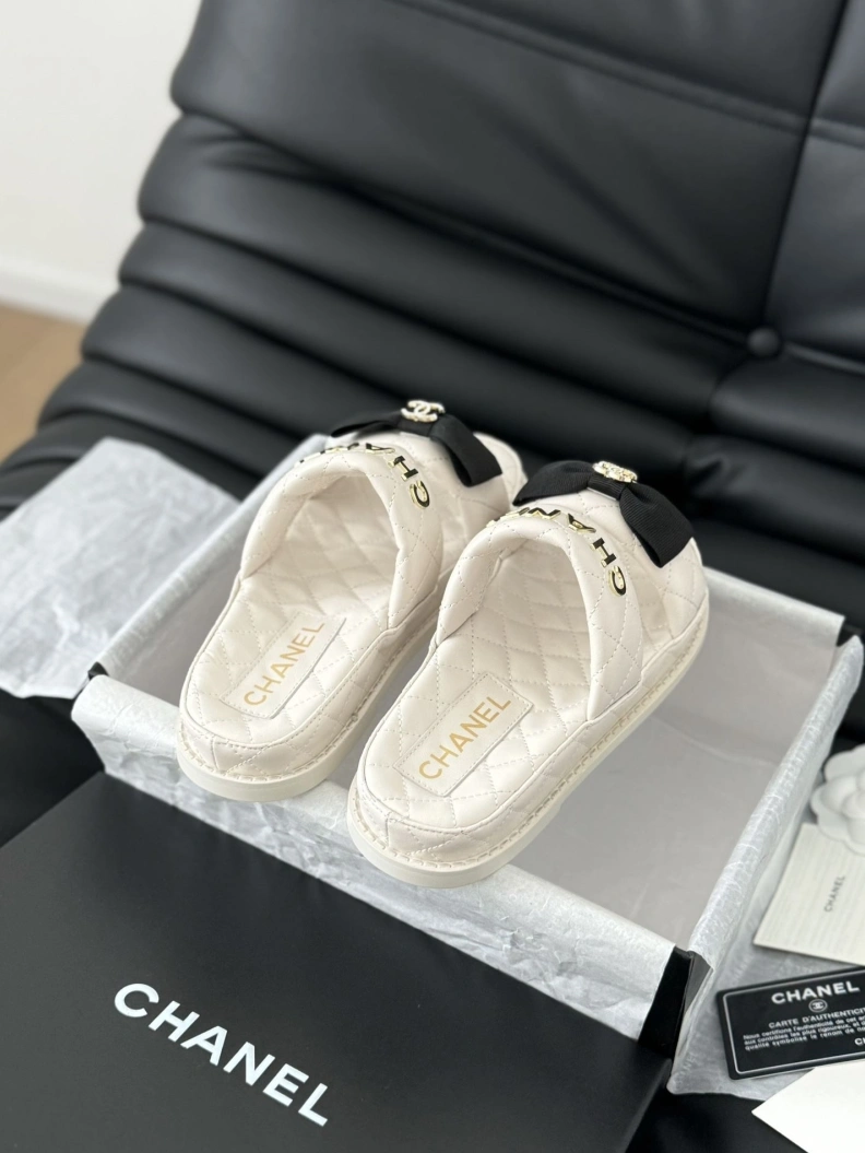 Practical Chxnxl Slippers 117811