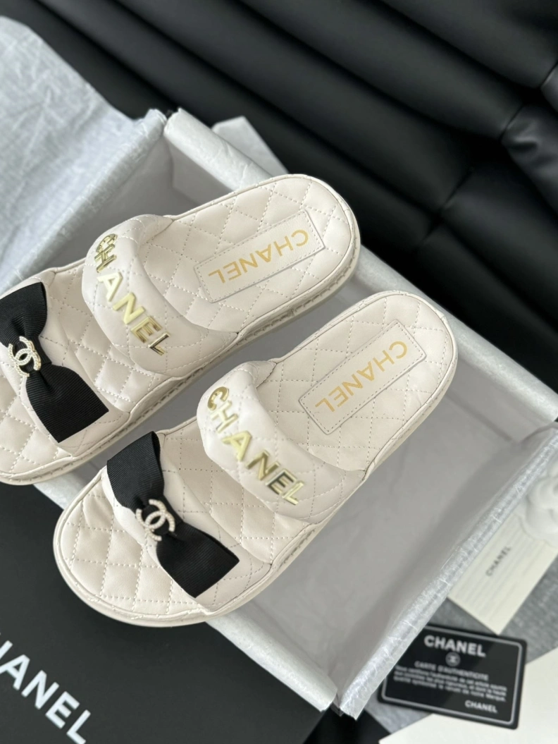 Practical Chxnxl Slippers 117811